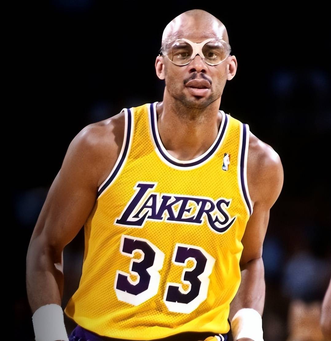 奥尔莫进球的艺术作品：26次传球，巴萨团队配合的巅峰演绎