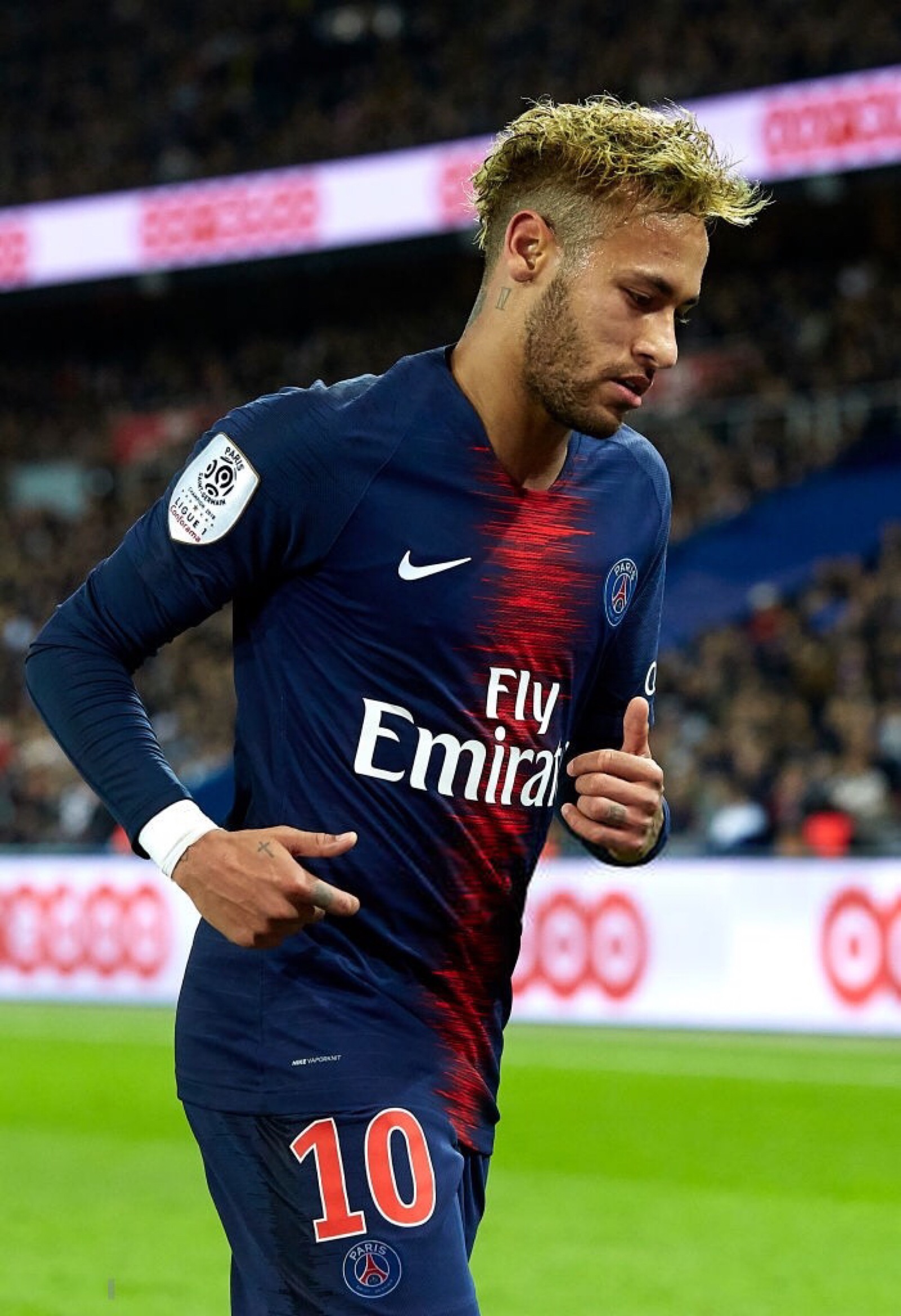 詹皇41岁前夕狂飙36分 湖人客场惜败 赛后争议焦点指向裁判尺度统一性