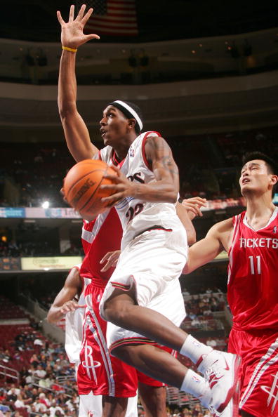 弹指神功…火箭众将测试弹指力量，亚当斯不亏是海王阿！