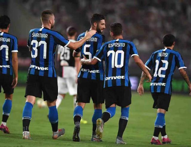 林良铭庆祝足协杯夺冠：冠军终归北京，国安是冠军！