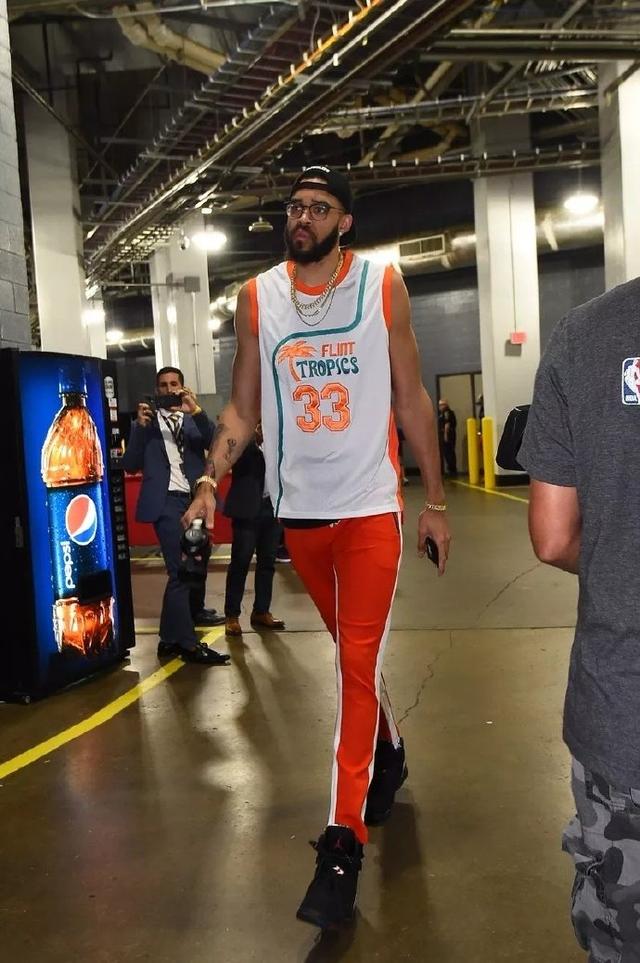 王洪亮：85一代球员爱学习沟通多；希望有机会去欧洲深度提高