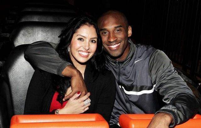 长春亚泰队启程出征青岛时，球迷用歌声为将士们送行